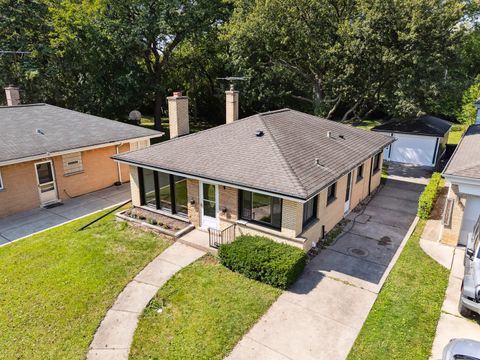 Tiny photo for 6226 N La Crosse Avenue, Chicago, IL 60646 (MLS # 12475902)