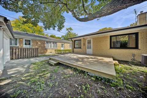 Tiny photo for 6226 N La Crosse Avenue, Chicago, IL 60646 (MLS # 12475902)