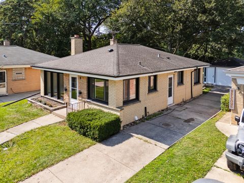 Tiny photo for 6226 N La Crosse Avenue, Chicago, IL 60646 (MLS # 12475902)