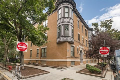 Tiny photo for 854 W CORNELIA Avenue #302, Chicago, IL 60657 (MLS # 12479251)