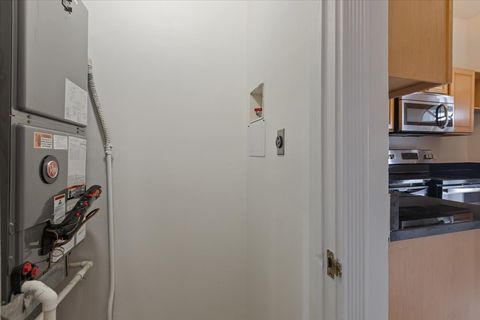 Tiny photo for 854 W CORNELIA Avenue #302, Chicago, IL 60657 (MLS # 12479251)