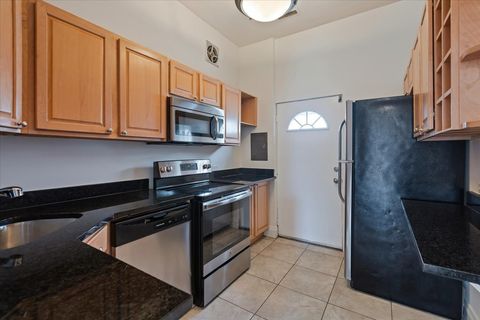 Tiny photo for 854 W CORNELIA Avenue #302, Chicago, IL 60657 (MLS # 12479251)