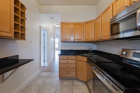 Tiny photo for 854 W CORNELIA Avenue #302, Chicago, IL 60657 (MLS # 12479251)