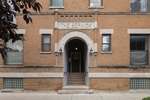 Tiny photo for 854 W CORNELIA Avenue #302, Chicago, IL 60657 (MLS # 12479251)