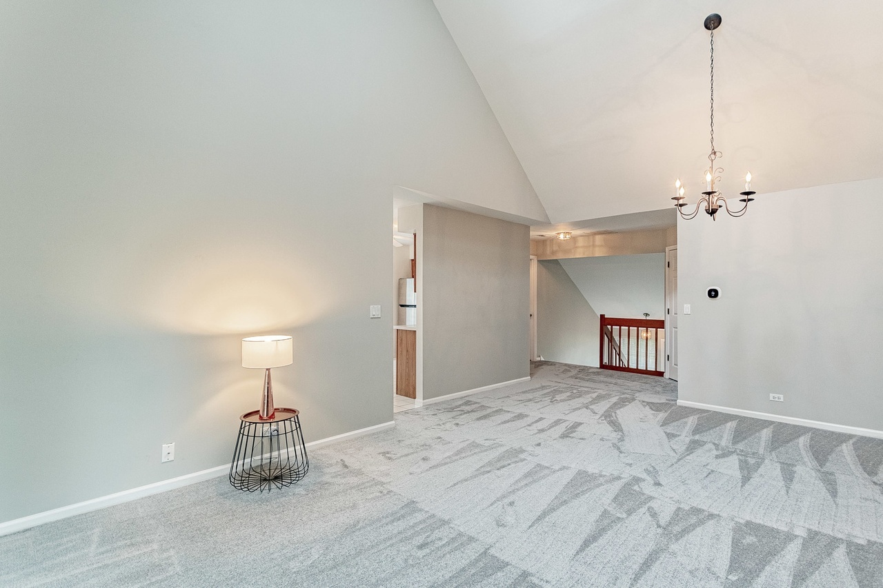 Carol Stream, Illinois 60188, United States, 2 Bedrooms Bedrooms, ,2 BathroomsBathrooms,Residential,Active,222041