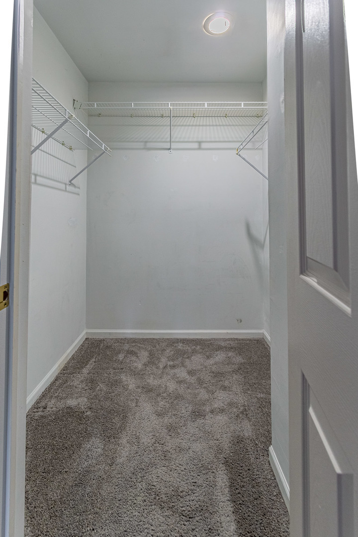 Carol Stream, Illinois 60188, United States, 2 Bedrooms Bedrooms, ,2 BathroomsBathrooms,Residential,Active,222041