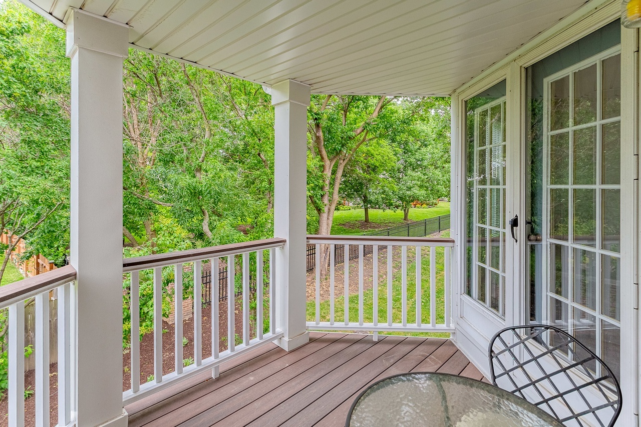 Carol Stream, Illinois 60188, United States, 2 Bedrooms Bedrooms, ,2 BathroomsBathrooms,Residential,Active,222041