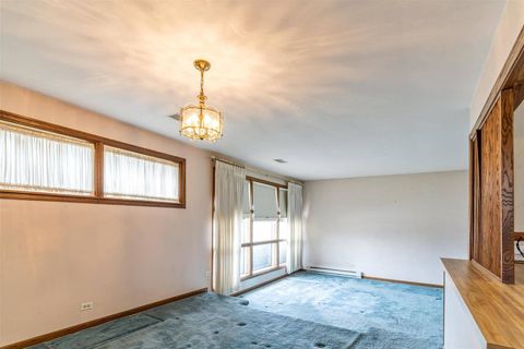 Tiny photo for 7030 N Crawford Avenue N, Lincolnwood, IL 60712 (MLS # 12601383)