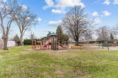 Tiny photo for 7030 N Crawford Avenue N, Lincolnwood, IL 60712 (MLS # 12601383)