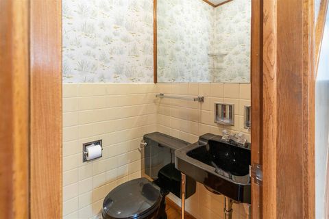 Tiny photo for 7030 N Crawford Avenue N, Lincolnwood, IL 60712 (MLS # 12601383)