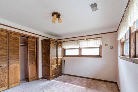 Tiny photo for 7030 N Crawford Avenue N, Lincolnwood, IL 60712 (MLS # 12601383)