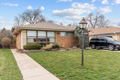 Photo of 7030 N Crawford Avenue N, Lincolnwood, IL 60712 (MLS # 12601383)
