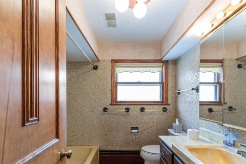 Tiny photo for 7030 N Crawford Avenue N, Lincolnwood, IL 60712 (MLS # 12601383)