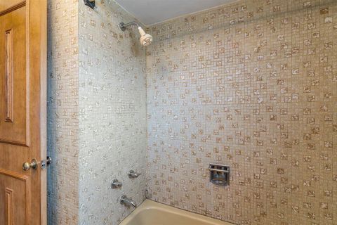 Tiny photo for 7030 N Crawford Avenue N, Lincolnwood, IL 60712 (MLS # 12601383)