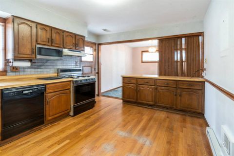 Tiny photo for 7030 N Crawford Avenue N, Lincolnwood, IL 60712 (MLS # 12601383)