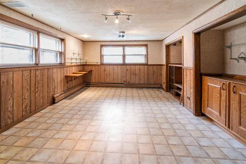 Tiny photo for 7030 N Crawford Avenue N, Lincolnwood, IL 60712 (MLS # 12601383)