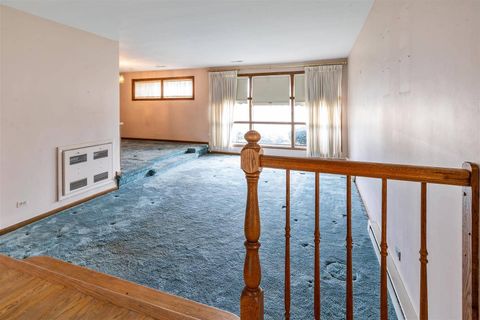 Tiny photo for 7030 N Crawford Avenue N, Lincolnwood, IL 60712 (MLS # 12601383)