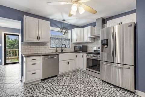 Tiny photo for 7226 W GREENLEAF Street, Niles, IL 60714 (MLS # 12444961)