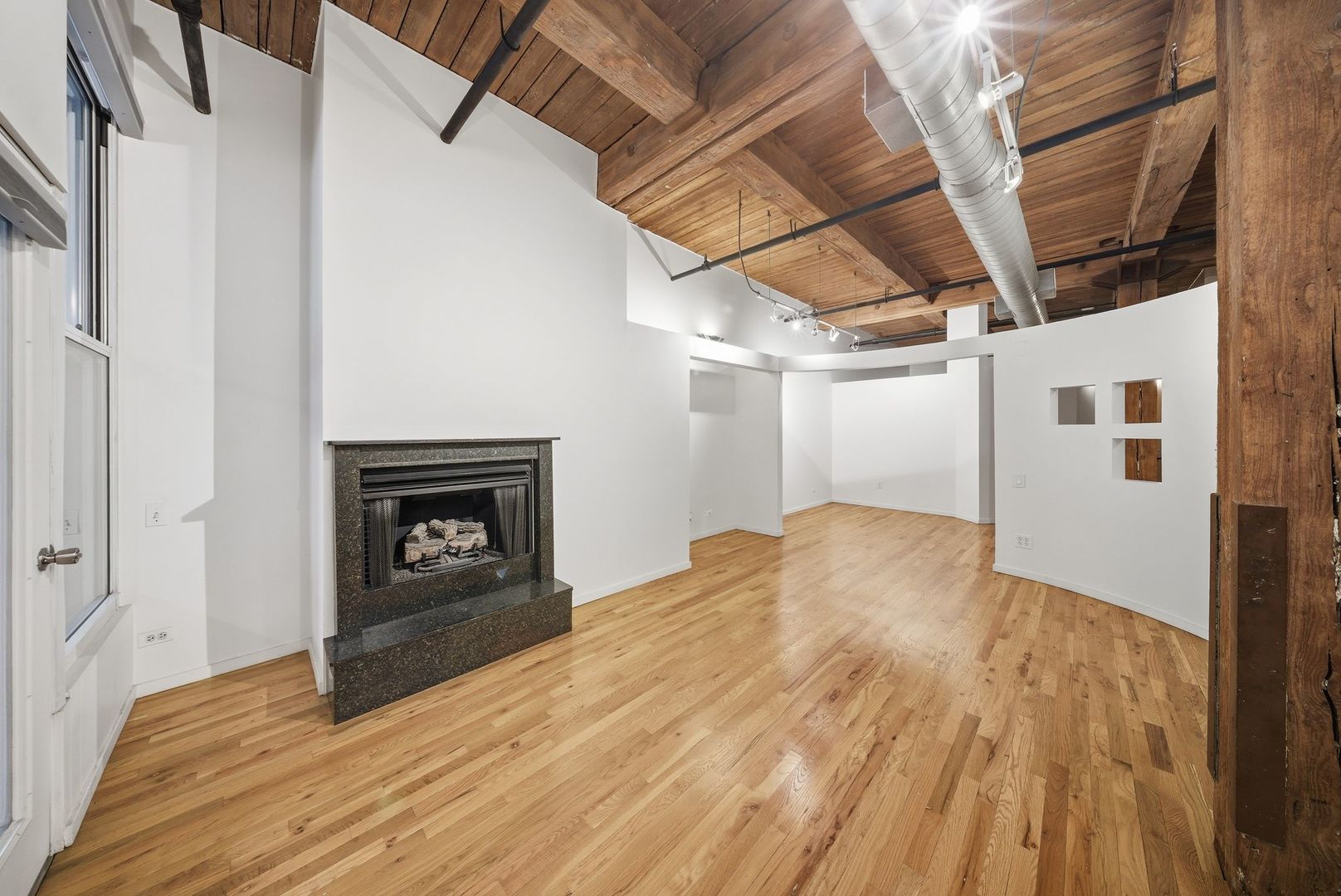 1000 W Washington Boulevard 232