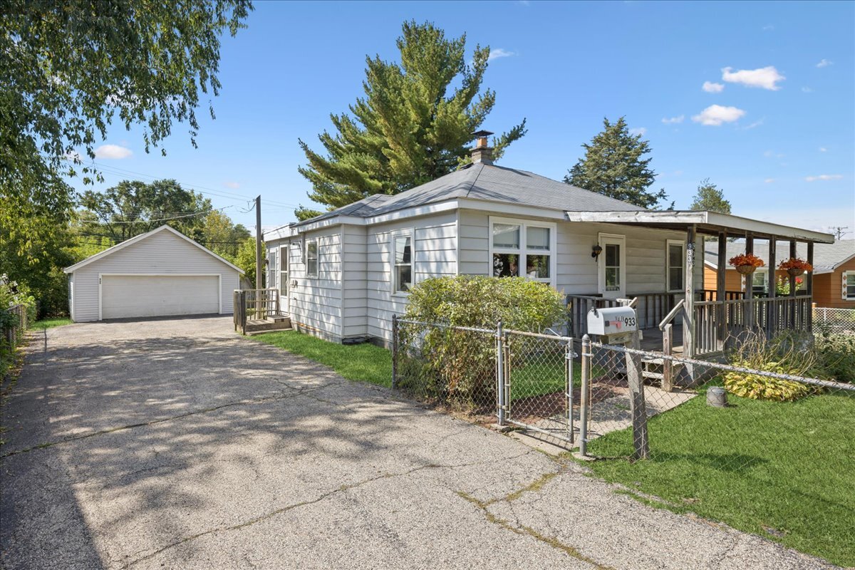 933 Tomahawk Trail