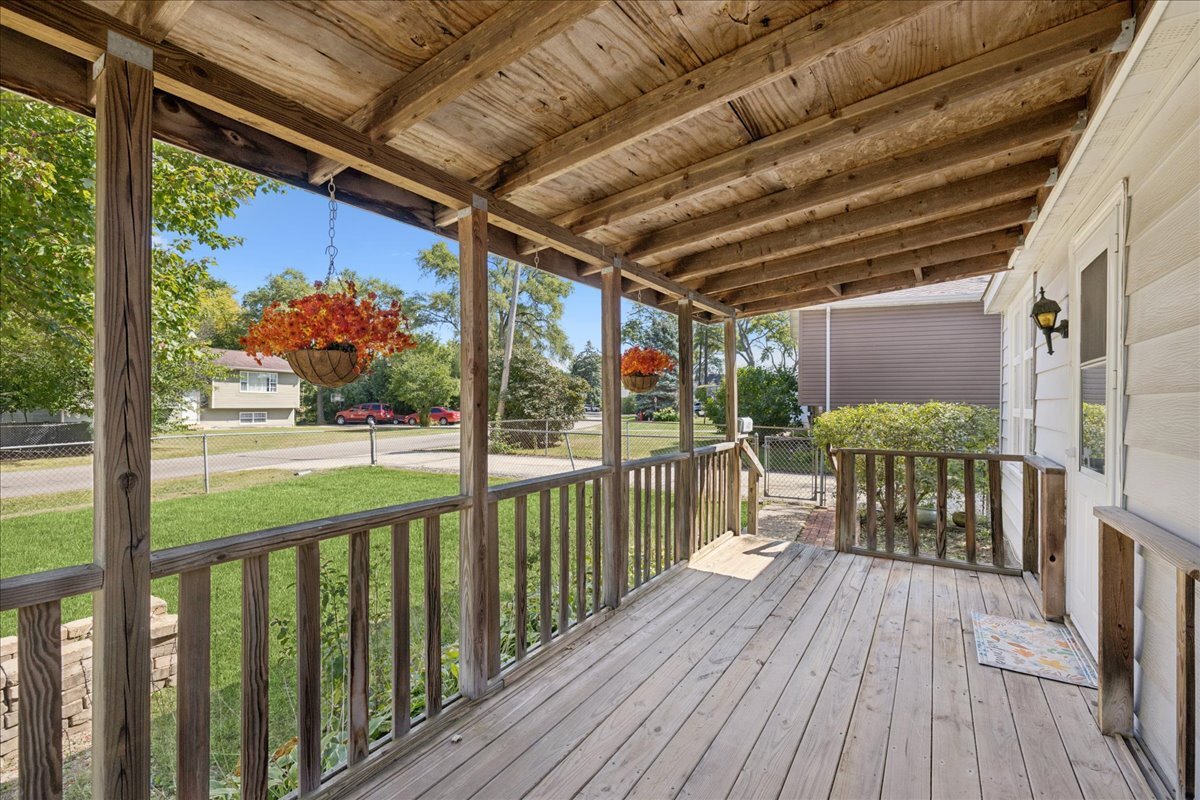 933 Tomahawk Trail