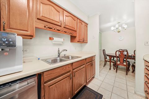 Tiny photo for 6107 Knoll Valley Drive #308, Willowbrook, IL 60527 (MLS # 12484434)