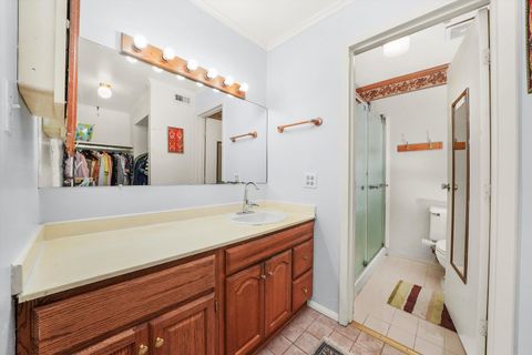 Tiny photo for 6107 Knoll Valley Drive #308, Willowbrook, IL 60527 (MLS # 12484434)