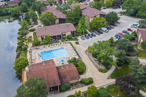 Tiny photo for 6107 Knoll Valley Drive #308, Willowbrook, IL 60527 (MLS # 12484434)