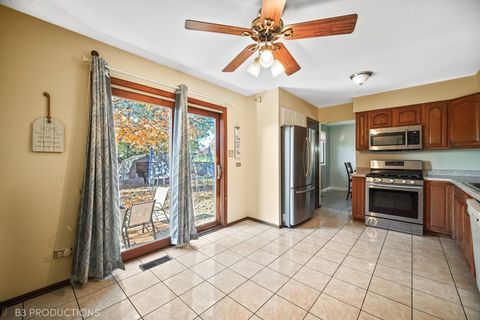 Tiny photo for 640 Aspen Street, Frankfort, IL 60423 (MLS # 12677904)