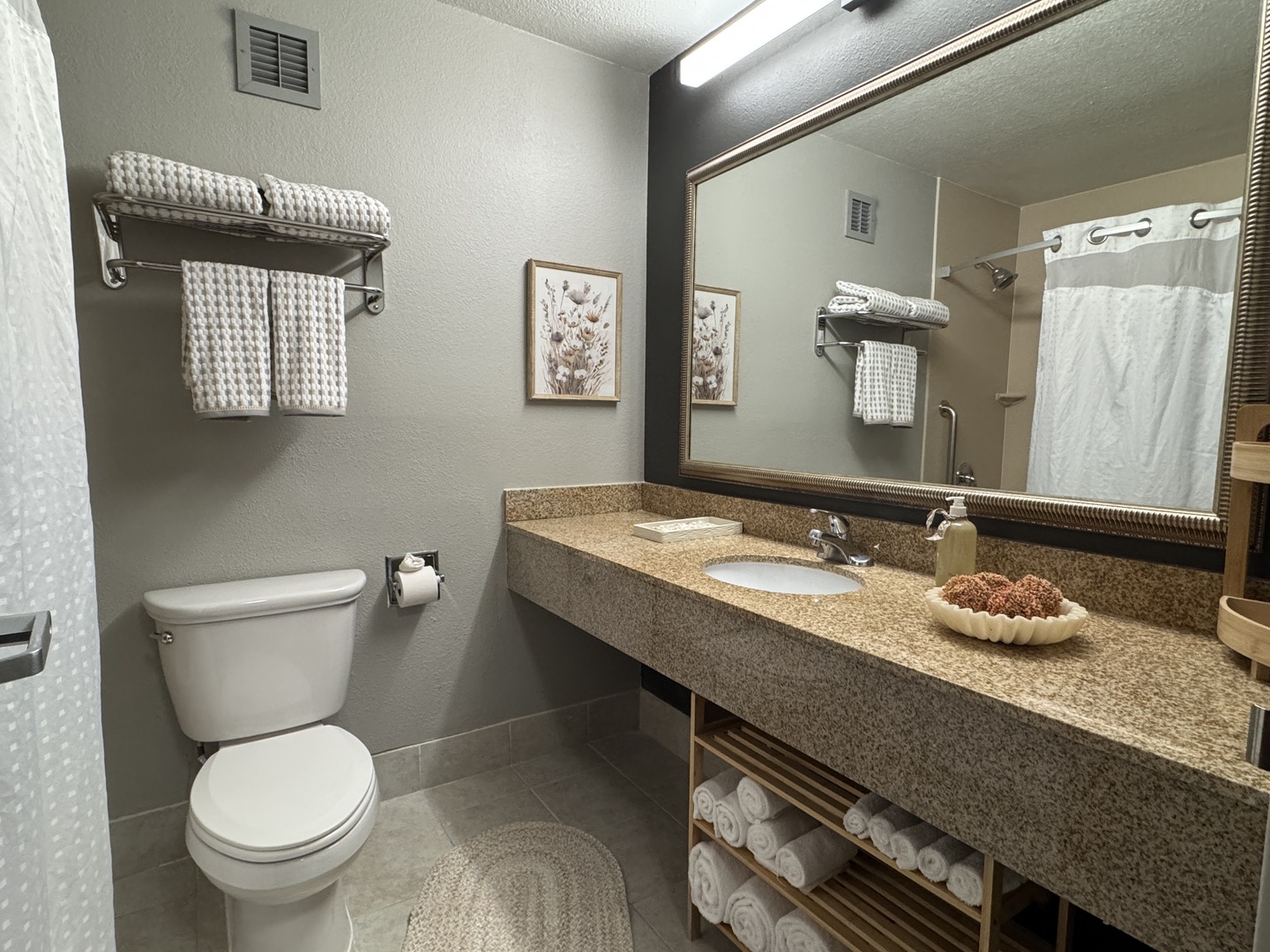 6175 W Grand Avenue 1001