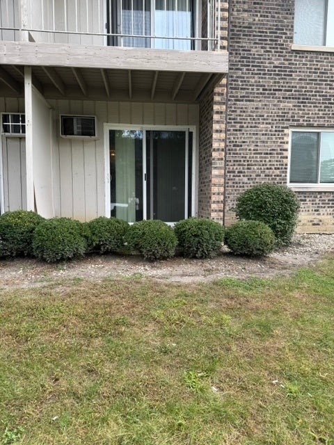 Tiny photo for 838 Jonathon Court #107, Prospect Heights, IL 60070 (MLS # 12781865)