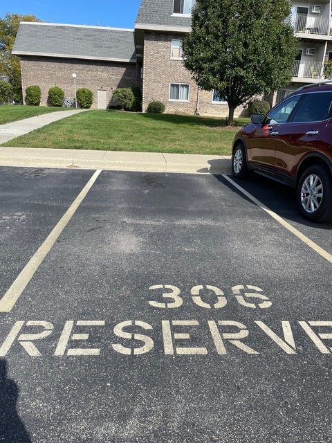 Tiny photo for 838 Jonathon Court #107, Prospect Heights, IL 60070 (MLS # 12781865)