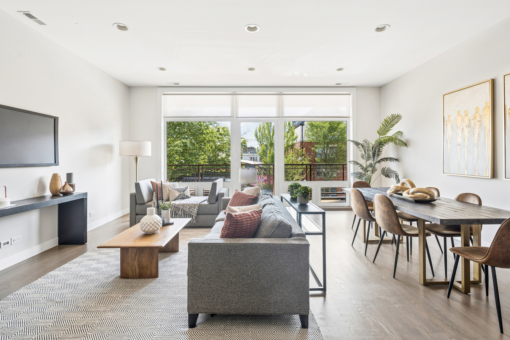 934 N California Avenue 2S