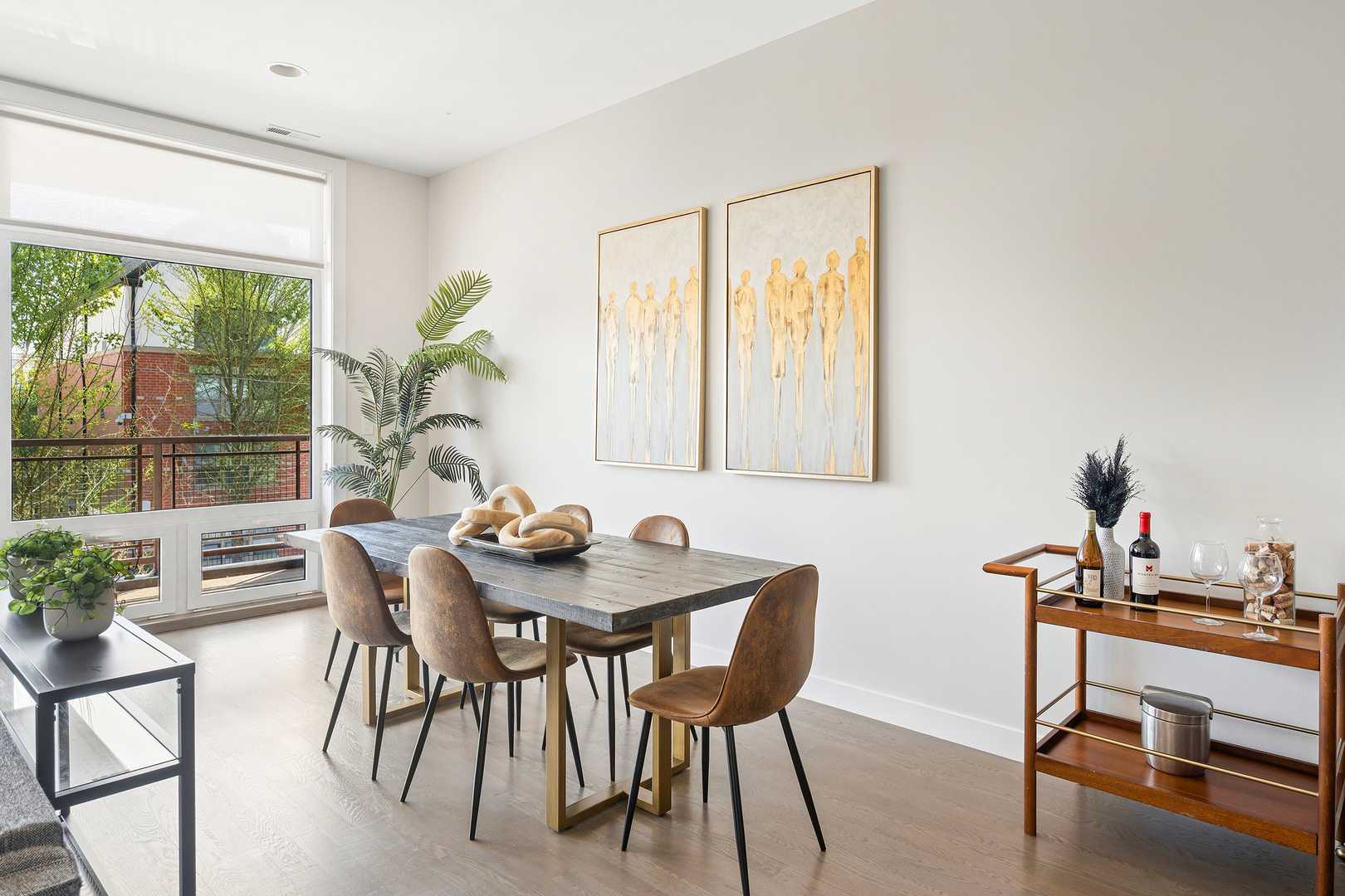 934 N California Avenue 2S