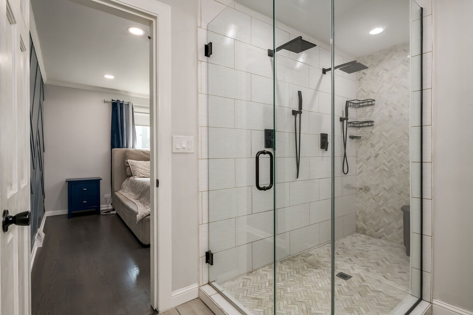 Elmhurst, Illinois 60126, United States, 5 Bedrooms Bedrooms, ,4 BathroomsBathrooms,Residential,Active,244308