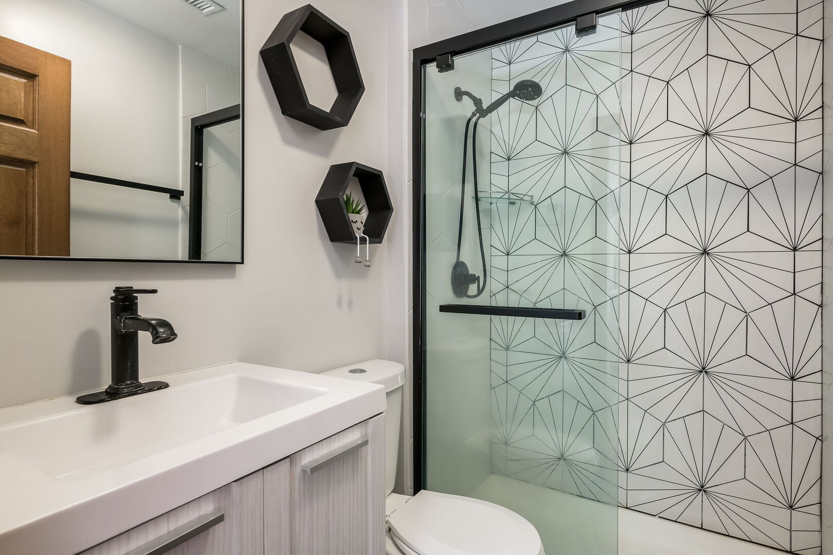 Elmhurst, Illinois 60126, United States, 5 Bedrooms Bedrooms, ,4 BathroomsBathrooms,Residential,Active,244308