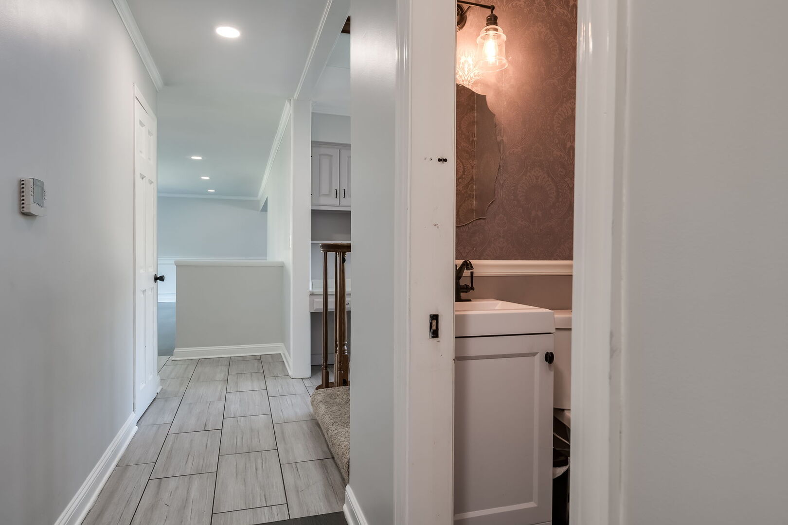 Elmhurst, Illinois 60126, United States, 5 Bedrooms Bedrooms, ,4 BathroomsBathrooms,Residential,Active,244308