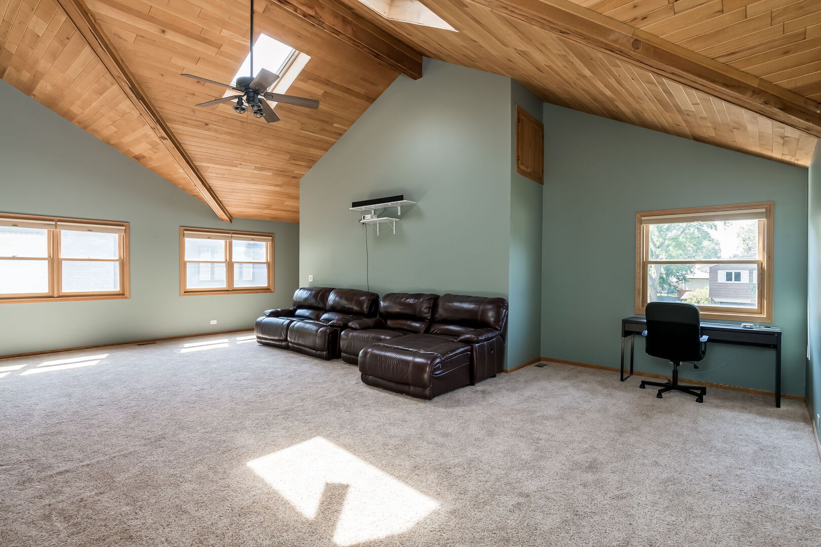 Elmhurst, Illinois 60126, United States, 5 Bedrooms Bedrooms, ,4 BathroomsBathrooms,Residential,Active,244308