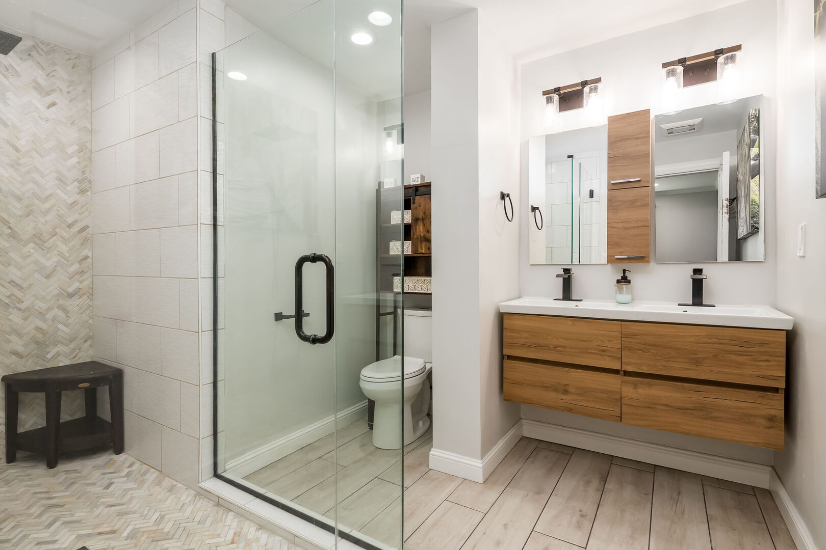 Elmhurst, Illinois 60126, United States, 5 Bedrooms Bedrooms, ,4 BathroomsBathrooms,Residential,Active,244308