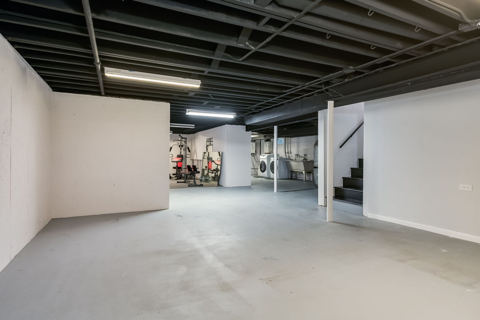 Elmhurst, Illinois 60126, United States, 5 Bedrooms Bedrooms, ,4 BathroomsBathrooms,Residential,Active,244308