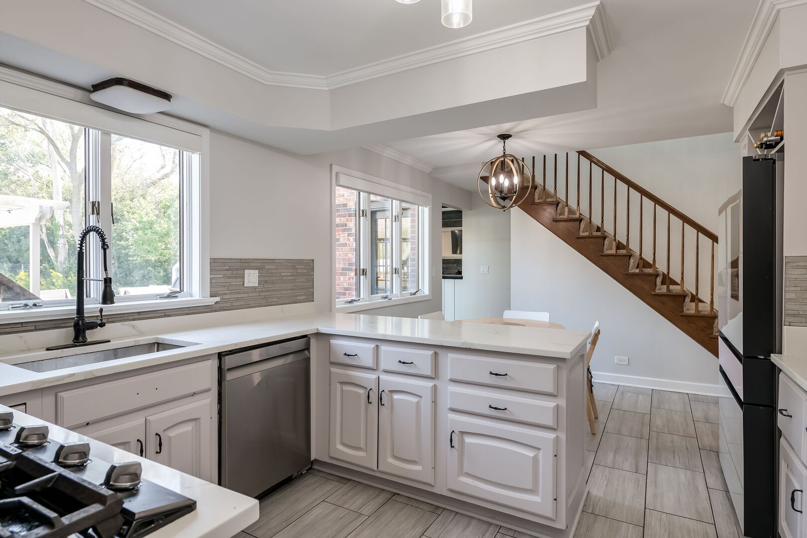 Elmhurst, Illinois 60126, United States, 5 Bedrooms Bedrooms, ,4 BathroomsBathrooms,Residential,Active,244308