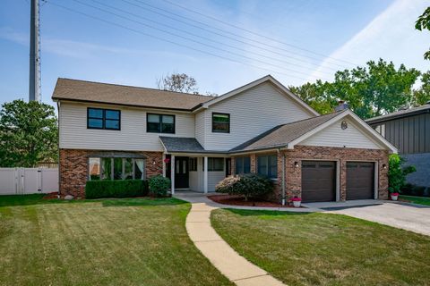 Photo of 505 E Atwood Court, Elmhurst, IL 60126 (MLS # 12517818)
