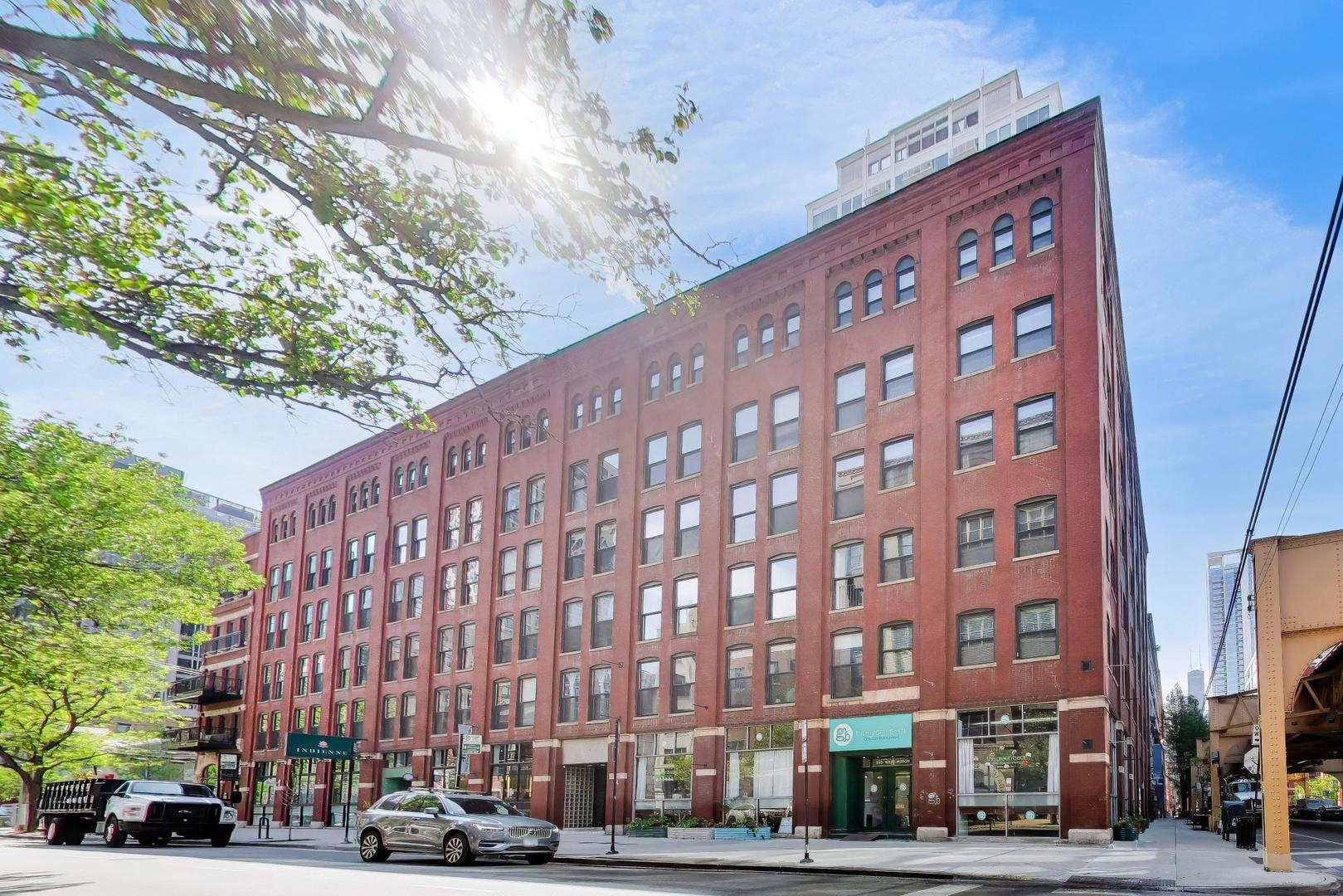 225 W Huron Street 305