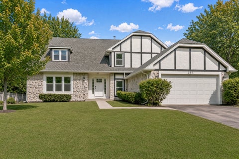 Photo of 731 Roaring Brook Lane, Algonquin, IL 60102 (MLS # 12756375)