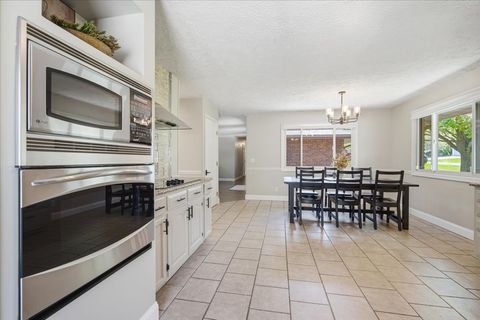 Tiny photo for 19316 Nottingham Drive, Bloomington, IL 61705 (MLS # 12620133)