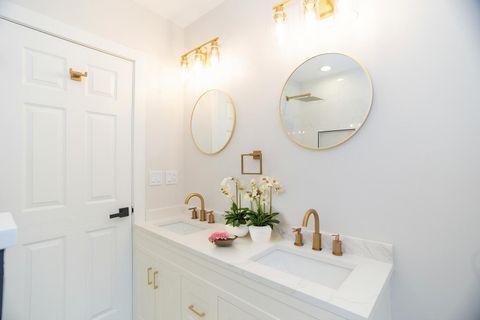 Tiny photo for 5529 W CORNELIA Avenue, Chicago, IL 60641 (MLS # 12583470)