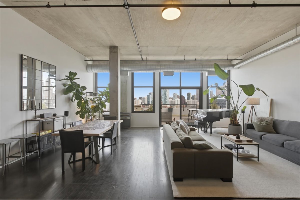 900 N KINGSBURY Street 1166