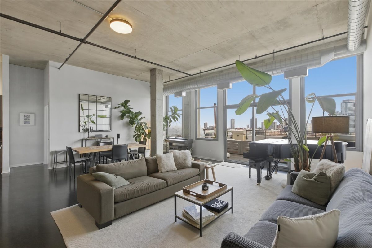 900 N KINGSBURY Street 1166