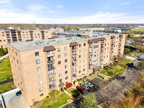 Tiny photo for 1777 W CRYSTAL Lane #205, Mount Prospect, IL 60056 (MLS # 12517361)