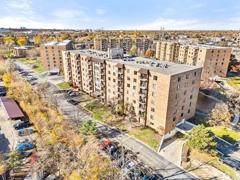 Tiny photo for 1777 W CRYSTAL Lane #205, Mount Prospect, IL 60056 (MLS # 12517361)